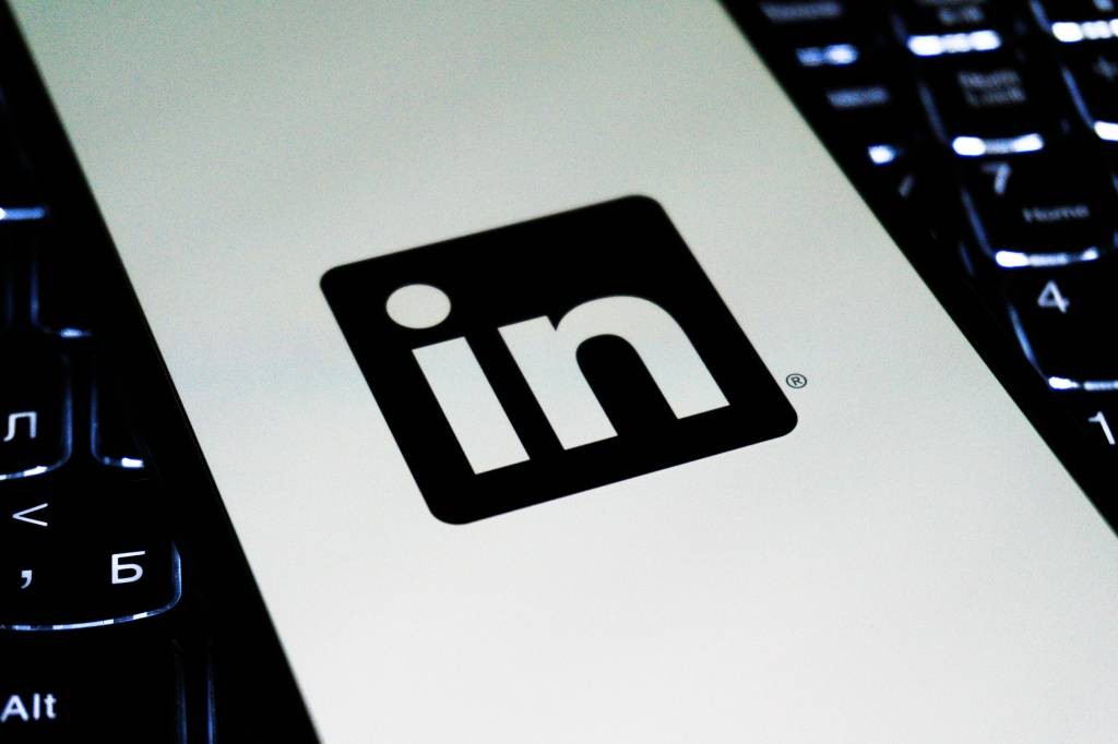 LinkedIn e X são as redes com mais posts escritos por IA, sugere pesquisa