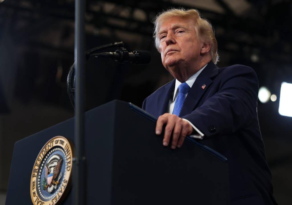 Trump diz que críticos de data centers serão “pobres e atrasados” e que “vão matar a galinha dos ovos de ouro”