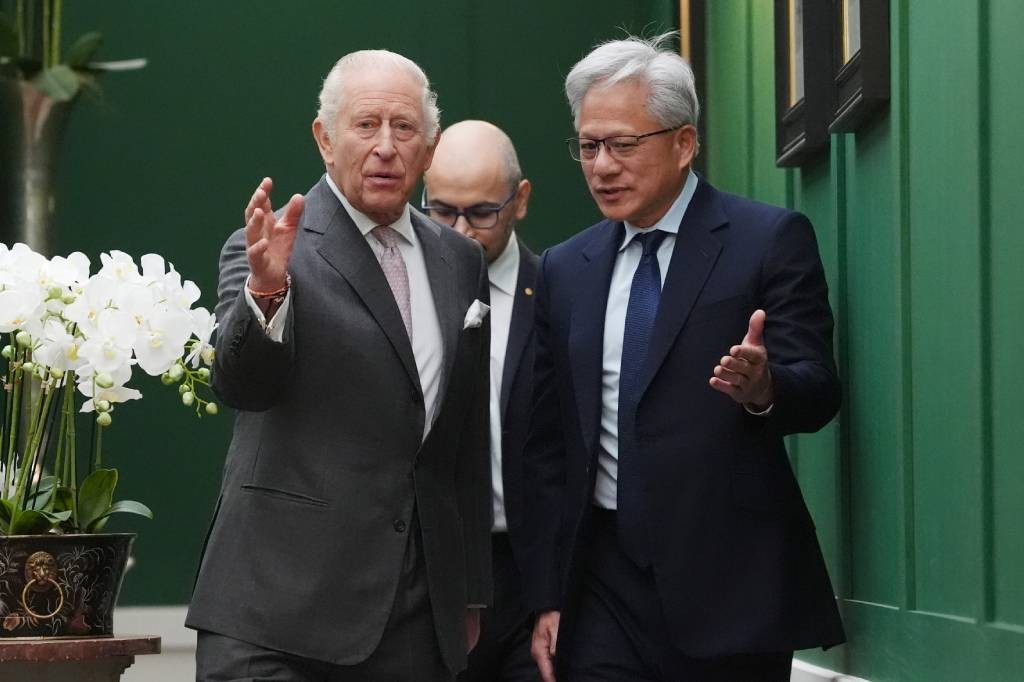 Rei Charles III se encontra com líderes da IA: precisamos controlar a tecnologia “antes que seja tarde demais”